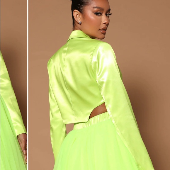 Lime colored crop satin blazer - Picture 2 of 3